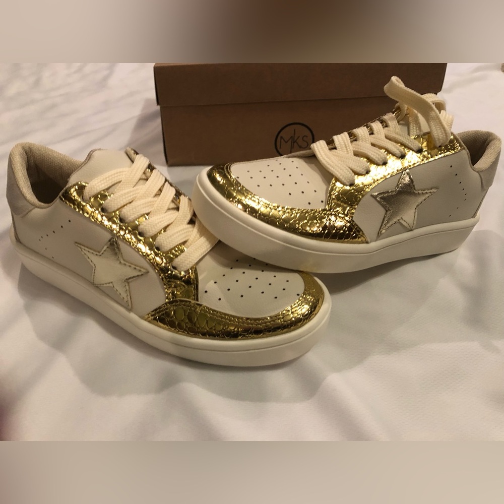 Michael Kors Women’s Cream and Gold Star Sneakers 6 - Picture 1 of 5